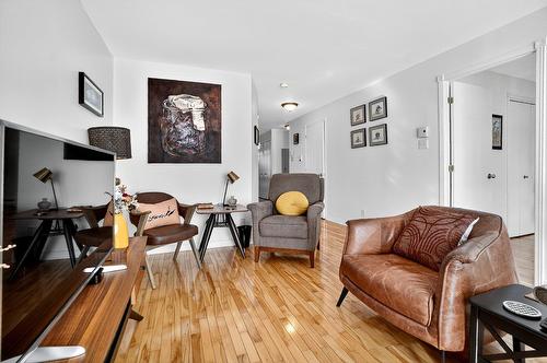 Salon - 6915 Av. Pierre-De Coubertin, Montréal (Mercier/Hochelaga-Maisonneuve), QC - Indoor Photo Showing Living Room
