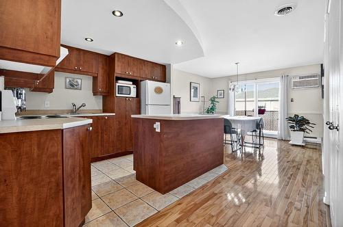 Cuisine - 6915 Av. Pierre-De Coubertin, Montréal (Mercier/Hochelaga-Maisonneuve), QC - Indoor Photo Showing Kitchen