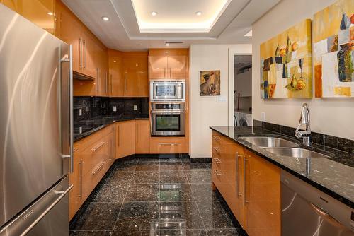 Kitchen - 7N-1650 Rue Sherbrooke O., Montréal (Ville-Marie), QC - Indoor Photo Showing Kitchen With Double Sink
