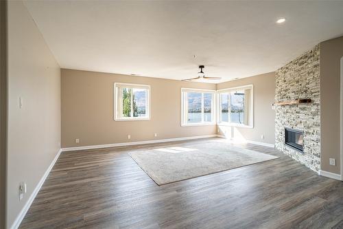 300-6805 Cottonwood Drive, Osoyoos, BC - Indoor Photo Showing Living Room With Fireplace
