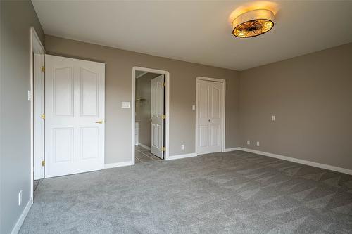 300-6805 Cottonwood Drive, Osoyoos, BC - Indoor Photo Showing Other Room