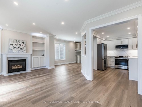 62-455 Apache Court, Mississauga, ON - Indoor With Fireplace