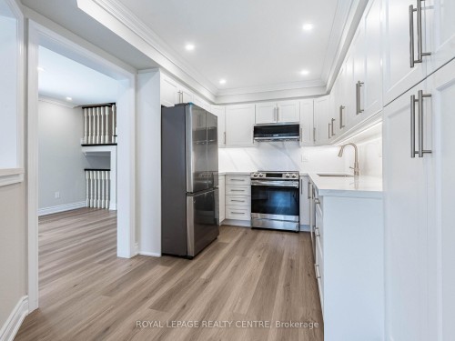 62-455 Apache Court, Mississauga, ON - Indoor Photo Showing Kitchen With Stainless Steel Kitchen