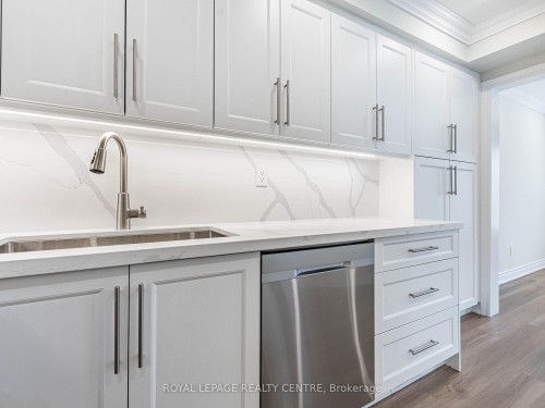 62-455 Apache Court, Mississauga, ON - Indoor Photo Showing Kitchen With Double Sink