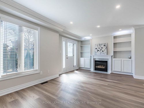 62-455 Apache Court, Mississauga, ON - Indoor Photo Showing Living Room With Fireplace