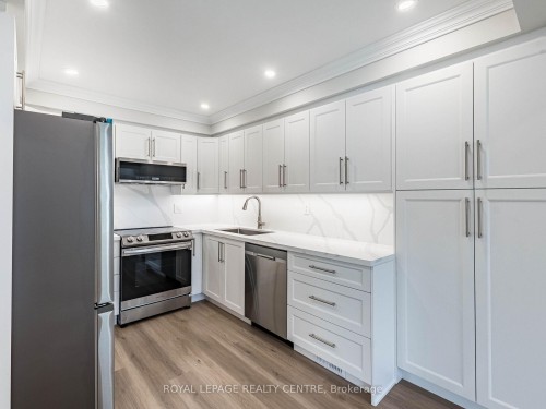62-455 Apache Court, Mississauga, ON - Indoor Photo Showing Kitchen With Stainless Steel Kitchen With Upgraded Kitchen