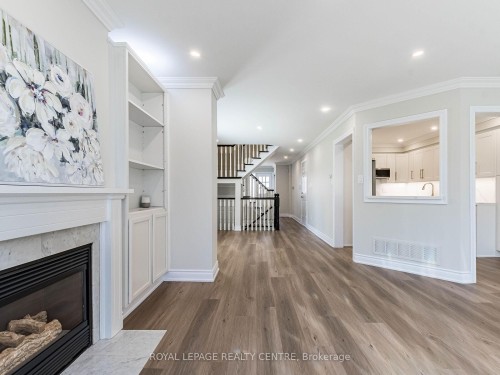 62-455 Apache Court, Mississauga, ON - Indoor With Fireplace