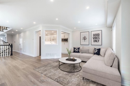 62-455 Apache Court, Mississauga, ON - Indoor Photo Showing Living Room