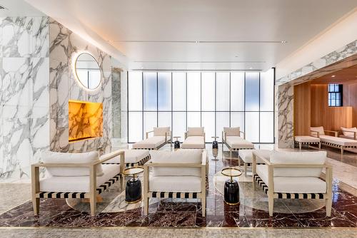 Hot tub - 2202-2060 Rue Peel, Montréal (Ville-Marie), QC - Indoor Photo Showing Other Room