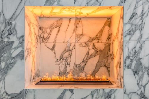 Hot tub - 2202-2060 Rue Peel, Montréal (Ville-Marie), QC - Indoor Photo Showing Bathroom