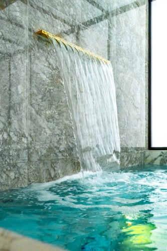 Spa - 2202-2060 Rue Peel, Montréal (Ville-Marie), QC - Outdoor With Body Of Water