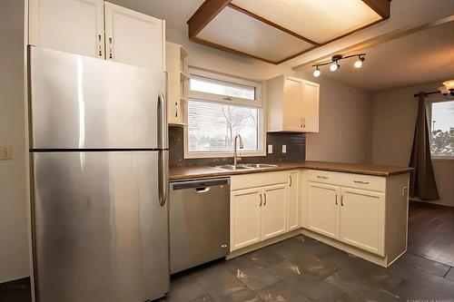 1086 Raymer Avenue, Kelowna, BC - Indoor Photo Showing Kitchen With Double Sink