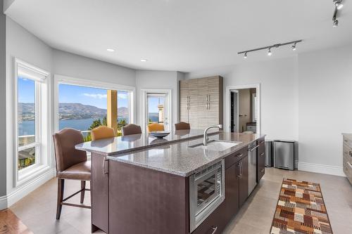 374 Quilchena Road, Kelowna, BC - Indoor Photo Showing Kitchen