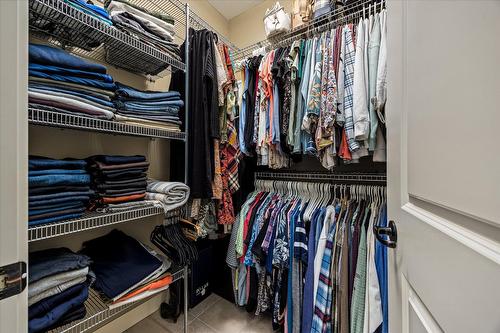 2551 Paramount Drive, West Kelowna, BC - Indoor With Storage