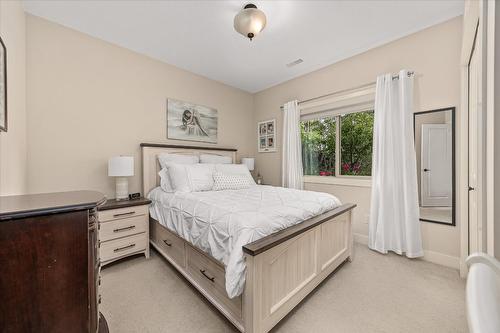 2551 Paramount Drive, West Kelowna, BC - Indoor Photo Showing Bedroom