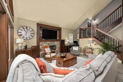 2551 Paramount Drive, West Kelowna, BC - Indoor Photo Showing Living Room With Fireplace