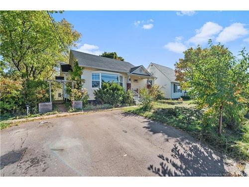 53 Upton  Moncton, NB E1E 2Z6