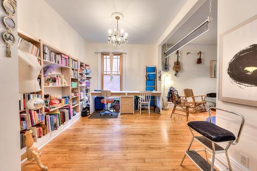 Bibliothèque - 4579  - 4581 Rue St-André, Montréal (Le Plateau-Mont-Royal), QC - Indoor