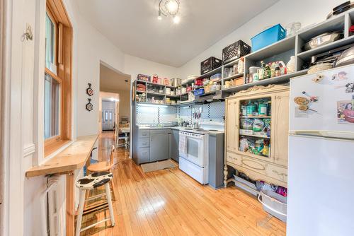 Cuisine - 4579  - 4581 Rue St-André, Montréal (Le Plateau-Mont-Royal), QC - Indoor