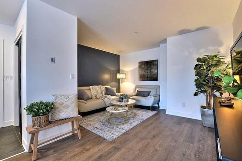 Living room - 201-3900 Boul. Henri-Bourassa E., Montréal (Montréal-Nord), QC - Indoor Photo Showing Living Room
