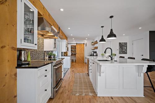 Cuisine - 22 Rue Des Ardoises, Sainte-Agathe-Des-Monts, QC - Indoor Photo Showing Kitchen With Upgraded Kitchen
