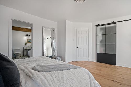 Chambre à coucher principale - 22 Rue Des Ardoises, Sainte-Agathe-Des-Monts, QC - Indoor Photo Showing Bedroom