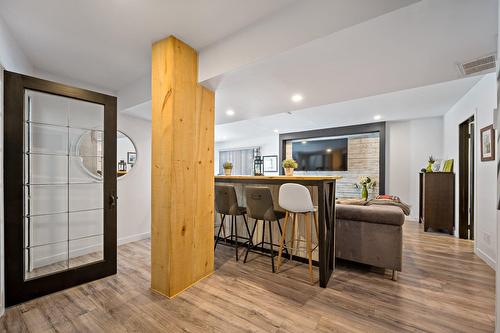 Salle familiale - 22 Rue Des Ardoises, Sainte-Agathe-Des-Monts, QC - Indoor