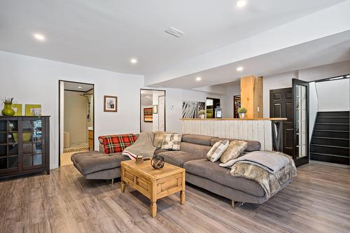 Salle familiale - 22 Rue Des Ardoises, Sainte-Agathe-Des-Monts, QC - Indoor Photo Showing Living Room