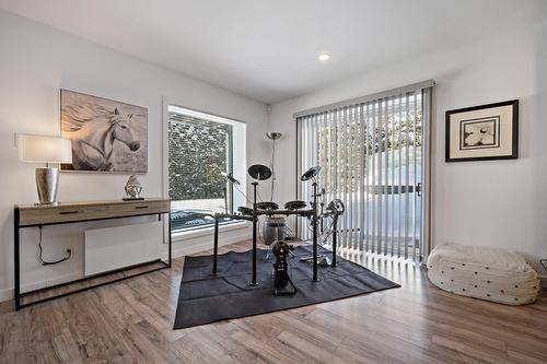 Salle familiale - 22 Rue Des Ardoises, Sainte-Agathe-Des-Monts, QC - Indoor