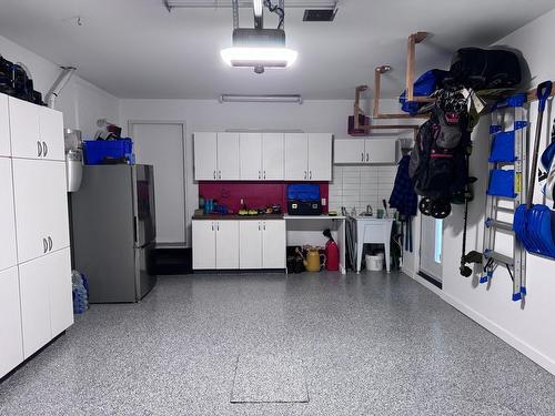 Garage - 22 Rue Des Ardoises, Sainte-Agathe-Des-Monts, QC - Indoor Photo Showing Garage