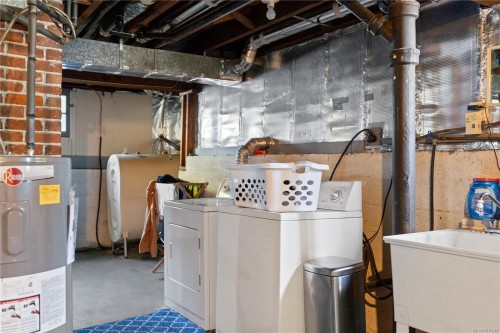 1111 Collinson St, Victoria, BC - Indoor Photo Showing Laundry Room