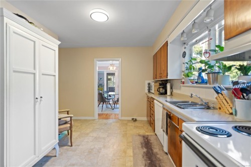 1111 Collinson St, Victoria, BC - Indoor Photo Showing Kitchen With Double Sink