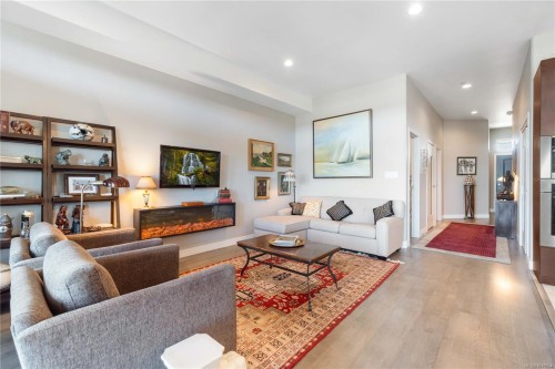 403-10 Chapel St, Nanaimo, BC - Indoor Photo Showing Living Room