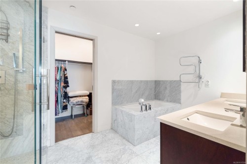 403-10 Chapel St, Nanaimo, BC - Indoor Photo Showing Bathroom