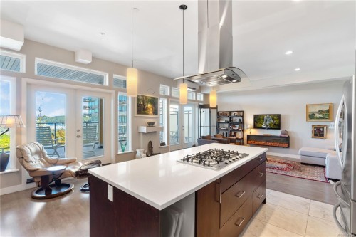 403-10 Chapel St, Nanaimo, BC - Indoor Photo Showing Kitchen