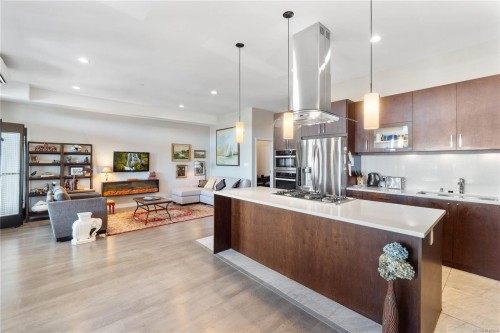 403-10 Chapel St, Nanaimo, BC - Indoor Photo Showing Kitchen With Upgraded Kitchen