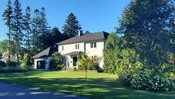 42 Rue Lakeview  Baie-D'Urfé, QC H9X 3B2