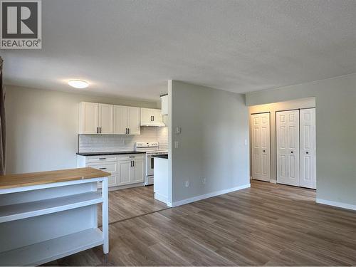 3505 38 Street Unit# 215, Vernon, BC - Indoor Photo Showing Kitchen