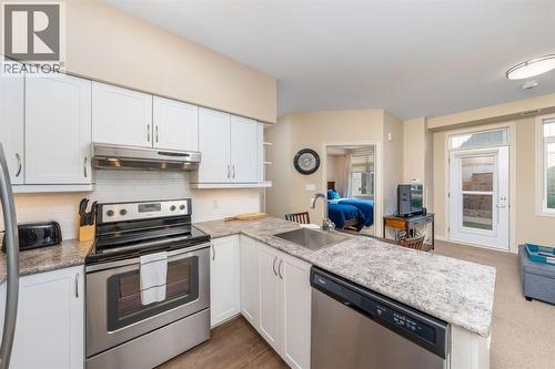 180 Bunker Avenue Unit# 2Br, St Clair, ON - Indoor Photo Showing Kitchen