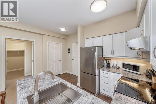 180 Bunker Avenue Unit# 2Br, St Clair, ON - Indoor Photo Showing Kitchen