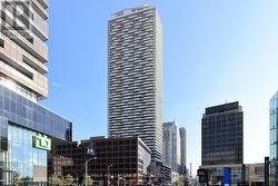 1011 - 2221 YONGE STREET  Toronto, ON M4S 0B8