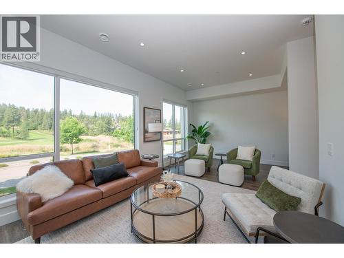 105 Predator Ridge Drive Unit# 4, Vernon, BC - Indoor Photo Showing Living Room