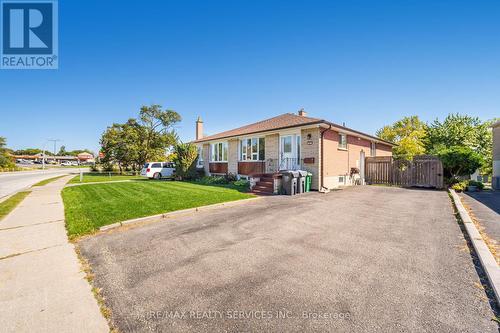 61 Avondale Boulevard, Brampton, ON - Outdoor