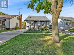 2243 ELSMERE AVENUE  Windsor, ON N8W 2C7