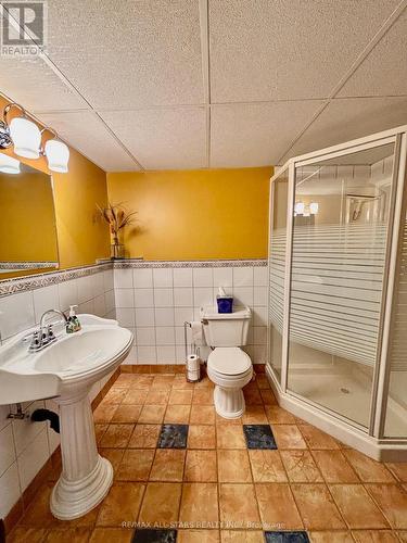 11590 17Th Side Road, Brock, ON - Indoor Photo Showing Bathroom