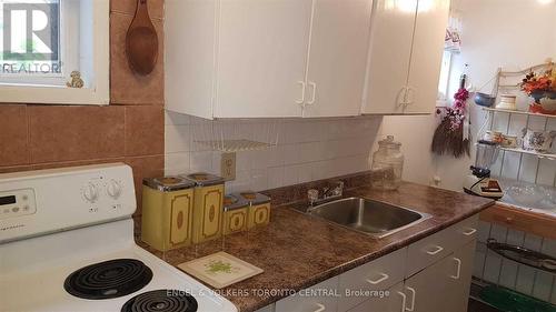 Bsmt - 9 Shademaster Court, Toronto, ON - Indoor Photo Showing Kitchen