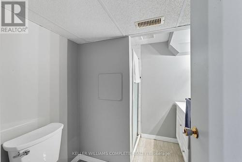 446 East 42Nd Street, Hamilton, ON - Indoor Photo Showing Bathroom