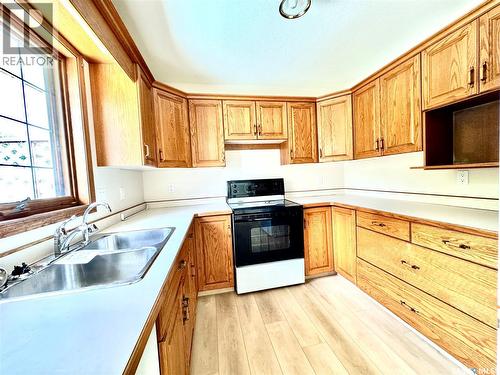 1118 Selo Place, Regina, SK - Indoor Photo Showing Kitchen With Double Sink