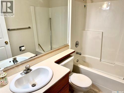 1118 Selo Place, Regina, SK - Indoor Photo Showing Bathroom
