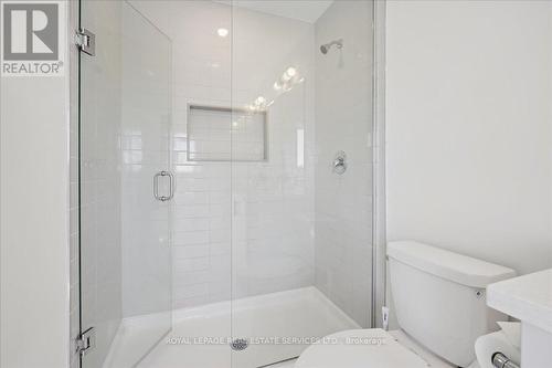 Glass enclosed shower - 2180 Postmaster Drive, Oakville, ON - Indoor Photo Showing Bathroom